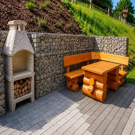 Drevenica Podkovicka - *